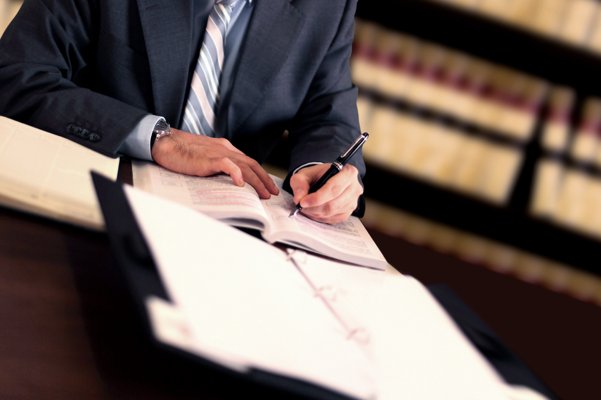 Lawyer for Business Contracts