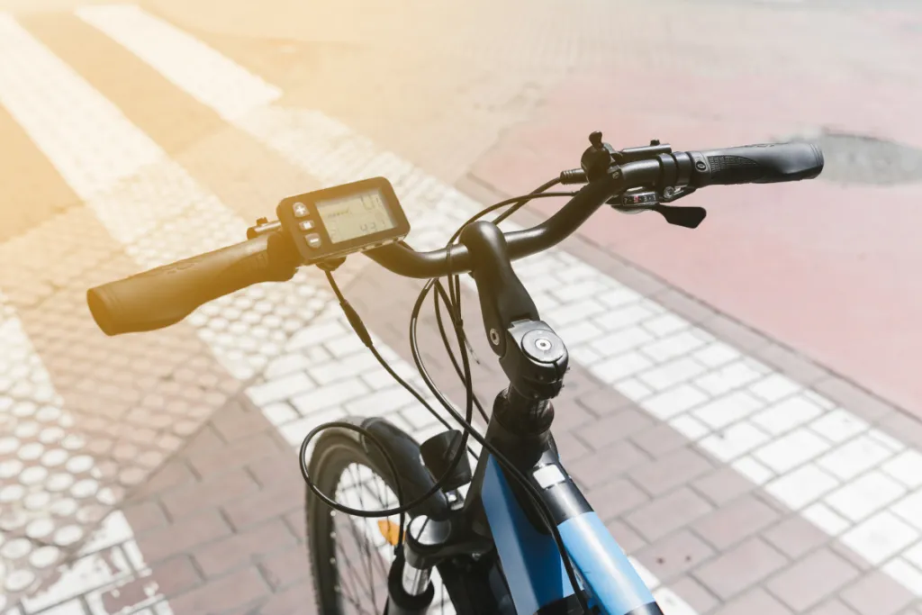 E-bike handlebars with a digital display and brake levers